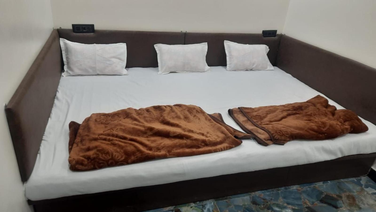 Golden Guest House Ujjain Eksteriør billede